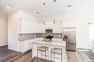 5205 Bataan Rd in Houston, TX - Building Photo