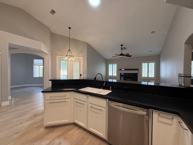 2206 Summerwind Cir in Henderson, NV - Building Photo - Building Photo