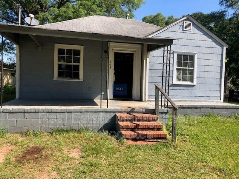 243 Spring St in Griffin, GA - Building Photo