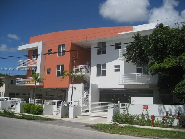 property at 914 SW 31st Ave