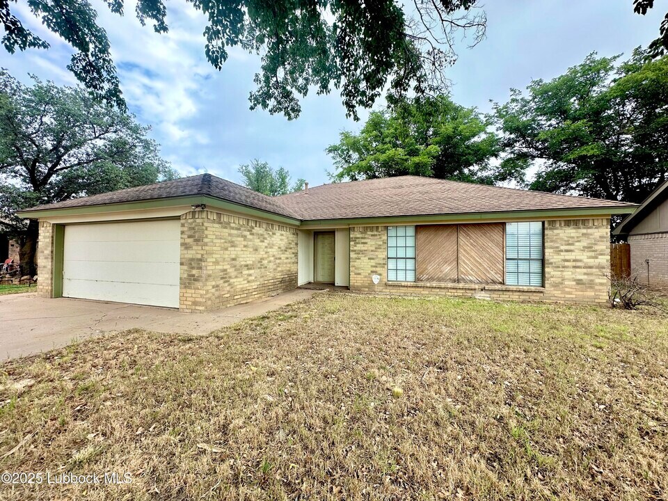 5608 Duke St in Lubbock, TX - Building Photo