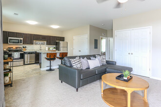 Ash Park Apartments in Richmond, KY - Building Photo - Interior Photo