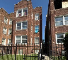 3332 W Polk St in Chicago, IL - Building Photo