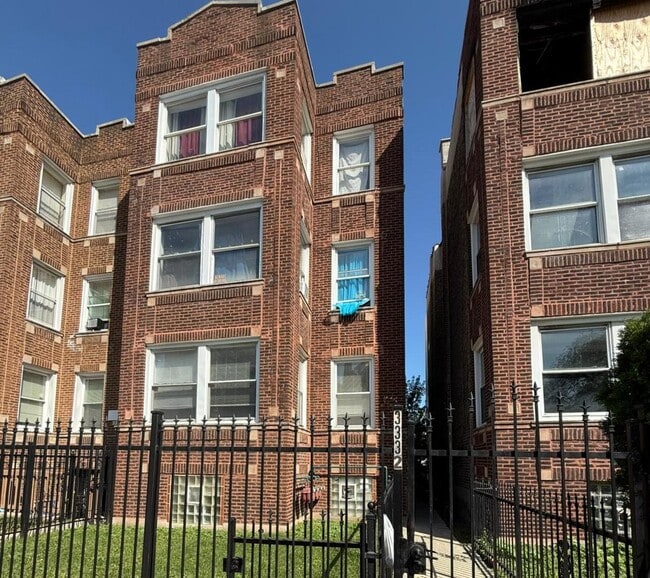 property at 3332 W Polk St