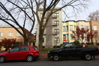 116 North Carolina Ave SE in Washington, DC - Building Photo - Building Photo