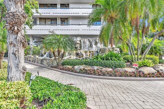 19667 Turnberry Way in Aventura, FL - Building Photo - Building Photo