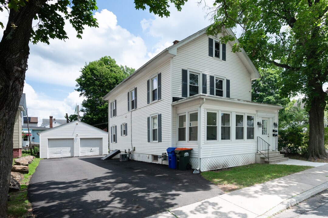 57 Germania St, Unit 1st fl in Southington, CT - Foto de edificio