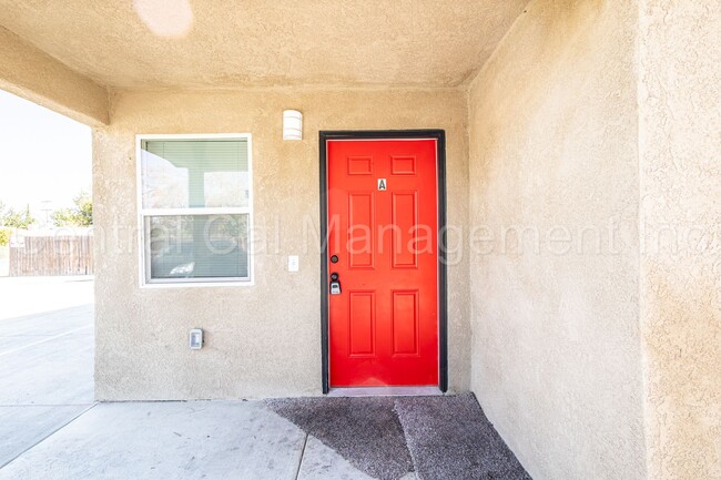 129 E 8th St in Bakersfield, CA - Building Photo - Building Photo