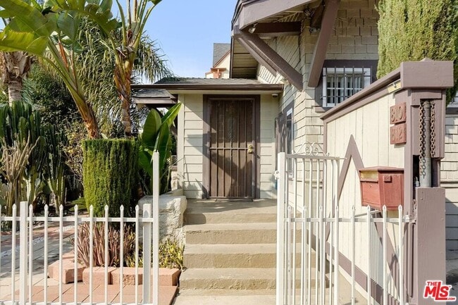 property at 810 S Gramercy Dr