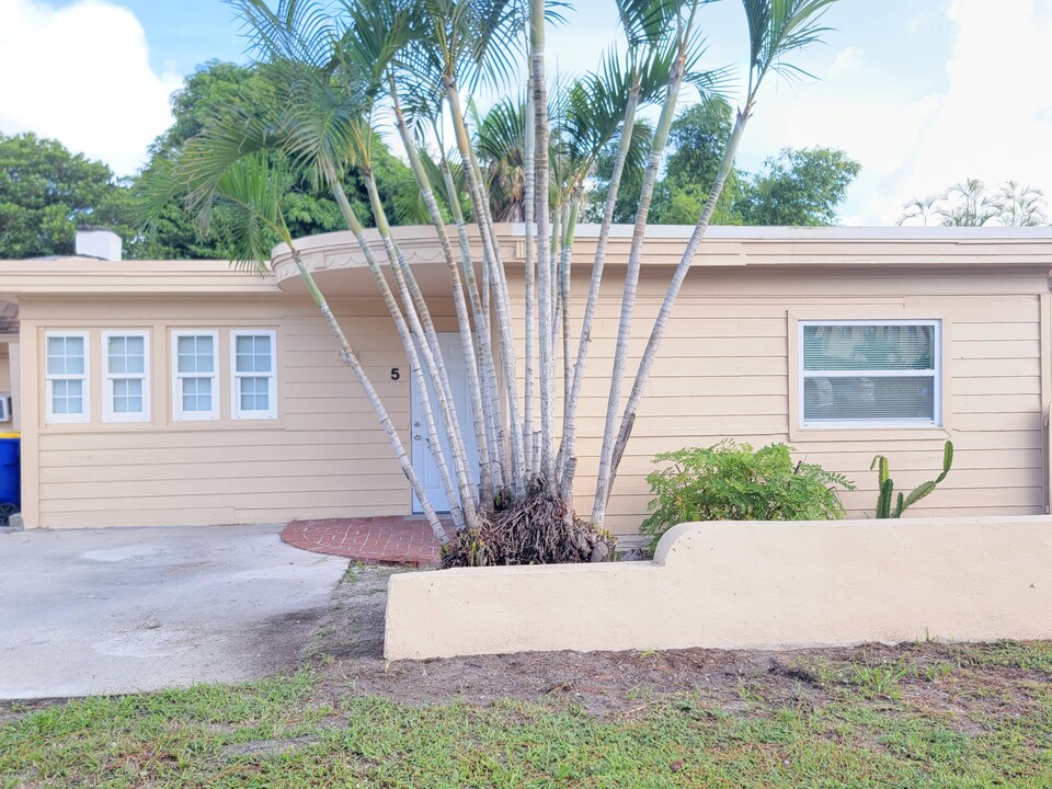 4547 SE Binnacle Way in Stuart, FL - Building Photo