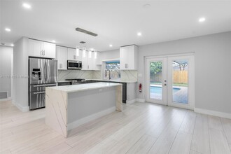 1520 NE 52nd St in Oakland Park, FL - Building Photo - Building Photo
