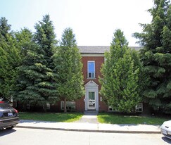 11 Fernwood Gdns in Toronto, ON - Building Photo