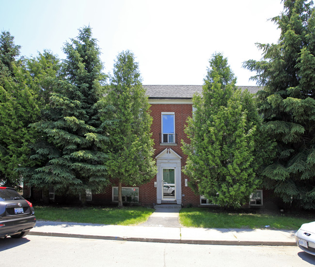 11 Fernwood Gdns in Toronto, ON - Building Photo - Primary Photo