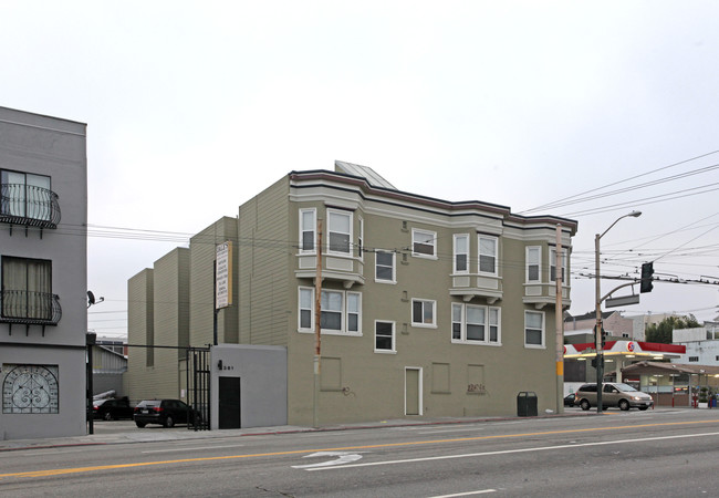 2330-2346 Seventeenth Street in San Francisco, CA - Building Photo - Building Photo