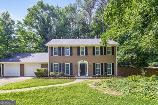 320 Sumter Dr NE in Marietta, GA - Building Photo