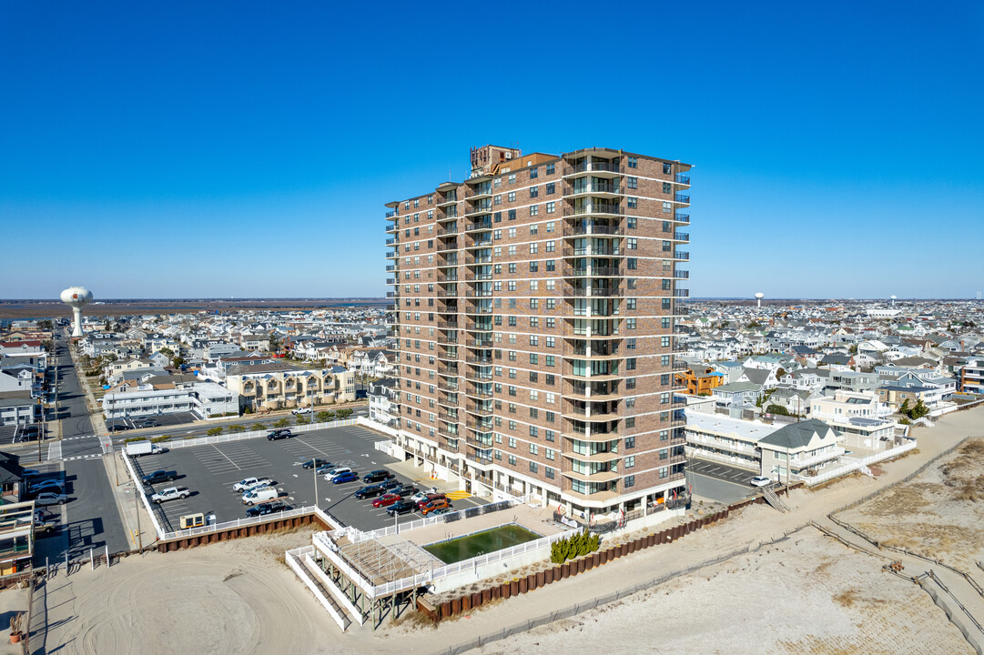 Island House in Margate City, NJ - Foto de edificio