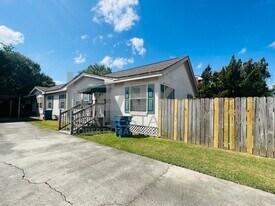 113 Country Ln in Lafayette, LA - Building Photo