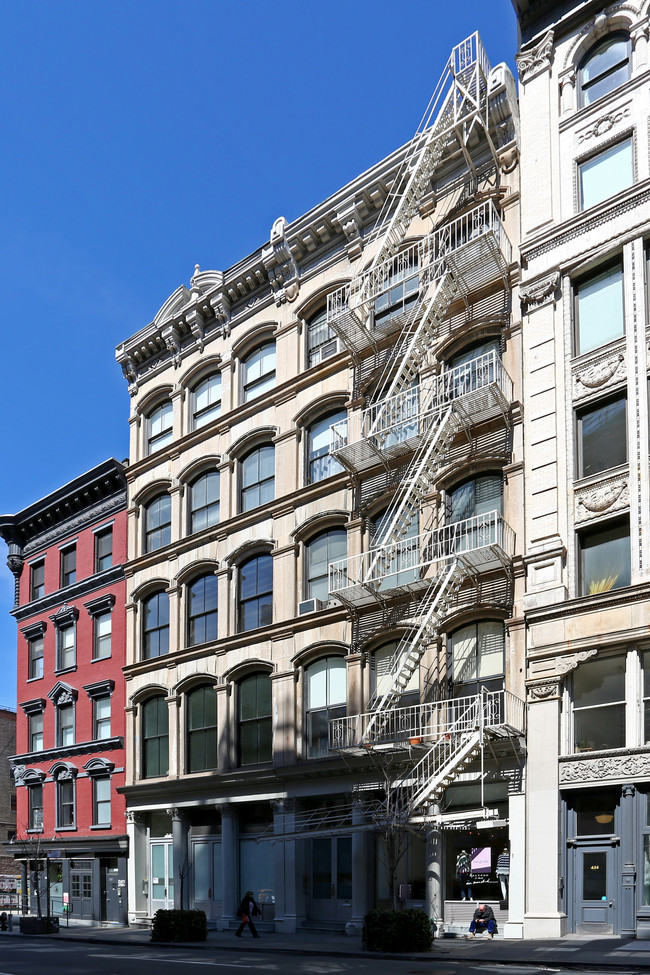 426-428 Broome St in New York, NY - Building Photo - Building Photo