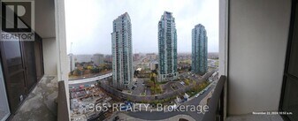 30 Elm Dr W in Mississauga, ON - Building Photo