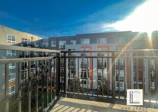 145 Riverhaven Dr, Unit 454 in Oxon Hill, MD - Foto de edificio - Building Photo