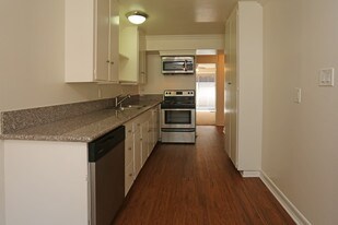 Orange View Villas in Anaheim, CA - Building Photo