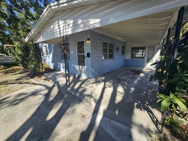 511 46th Ave N in St. Petersburg, FL - Foto de edificio - Building Photo