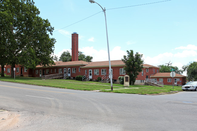 Cherokee Terrace Apartments in Enid, OK - Foto de edificio - Building Photo