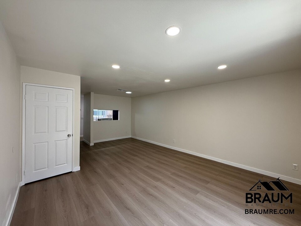 14257 Friar St in Los Angeles, CA - Building Photo