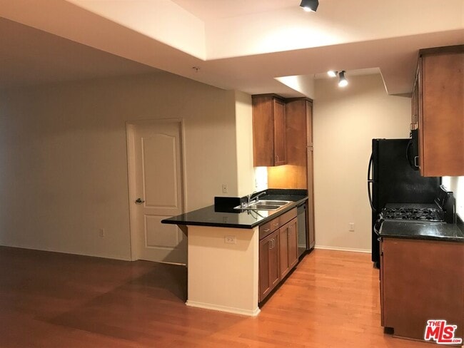 4060 Glencoe Ave in Marina Del Rey, CA - Building Photo - Building Photo