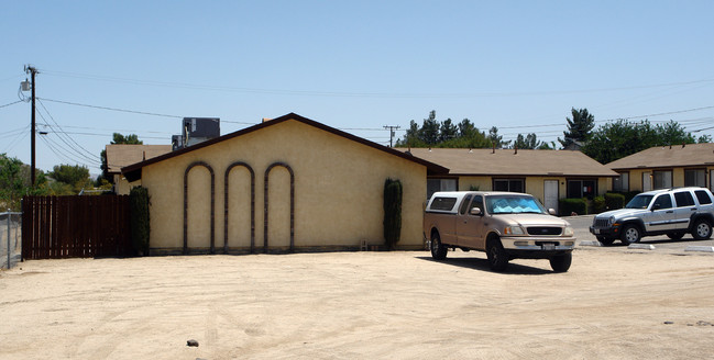 15757 Olalee Rd in Apple Valley, CA - Building Photo - Building Photo