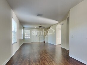 8535 Quarter Horse Dr in Riverview, FL - Foto de edificio - Building Photo