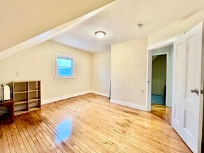39 Watts St, Unit 1 in Malden, MA - Foto de edificio - Building Photo