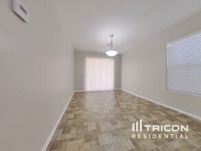 6320 W Sophie Ln in Phoenix, AZ - Building Photo - Building Photo