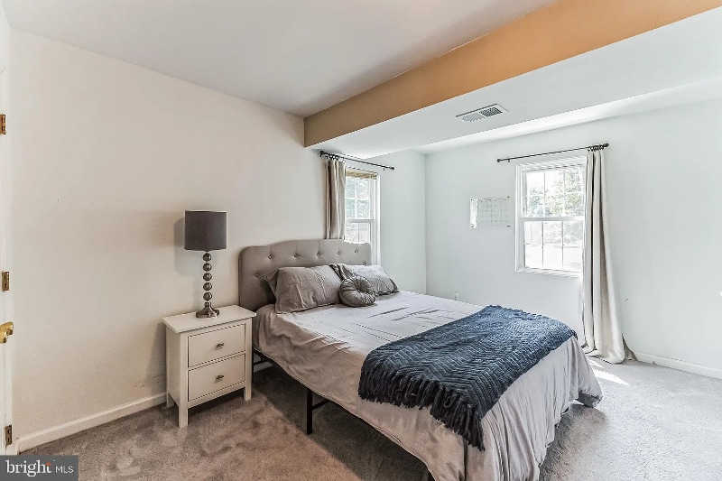 14710 Featherstone Rd in Woodbridge, VA - Foto de edificio