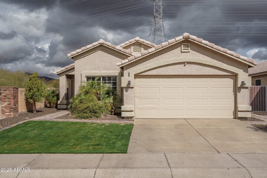 3634 W Saguaro Park Ln, Unit 28 in Glendale, AZ - Building Photo