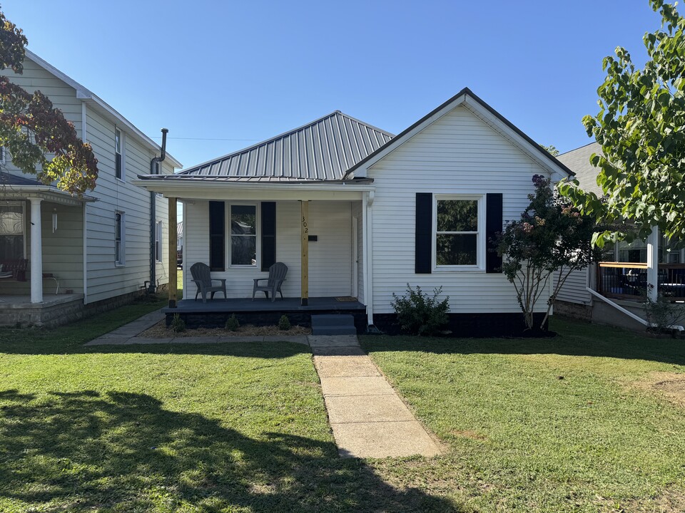 302 McCoy St in Raceland, KY - Building Photo