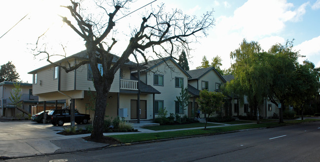 Schley Apartments in Eugene, OR - Building Photo - Building Photo