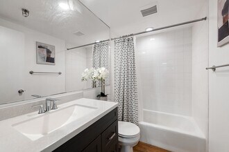24 Concord Sq, Unit 6 in Boston, MA - Building Photo - Building Photo