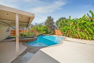 15614 Stone Gables Ln in Houston, TX - Building Photo - Building Photo