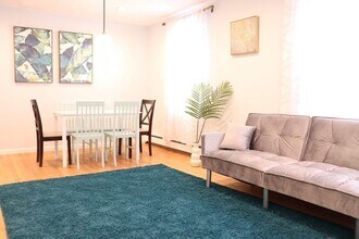 12 Regent St, Unit 2 in Cambridge, MA - Building Photo - Building Photo