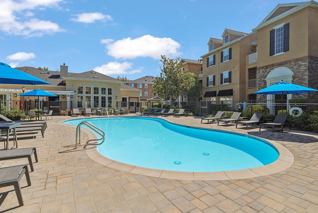 Bridgeport Coast in Santa Clarita, CA - Foto de edificio