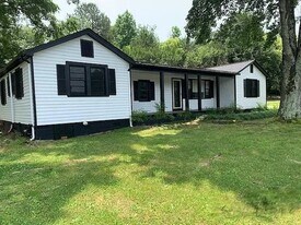2802 Filbert Hwy in Clover, SC - Building Photo