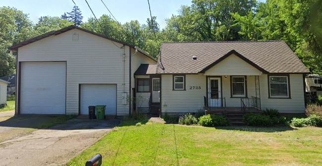 property at 2735 Columbia Blvd