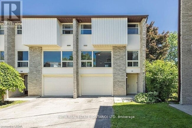 property at 28 Chiddington Gate