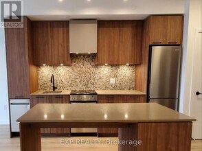 10 Lagerfeld Dr in Brampton, ON - Building Photo - Building Photo