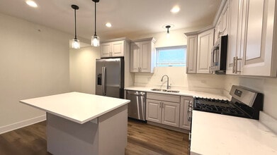 114 Stephen St in Lemont, IL - Building Photo - Building Photo