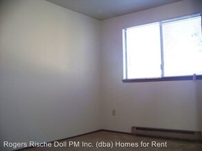 325 NE Kettle St-Unit -#202 in Oak Harbor, WA - Building Photo - Building Photo