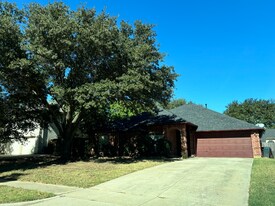 2202 Bowie Ln in Corinth, TX - Building Photo