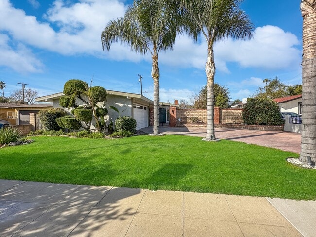 1115 N Brand Blvd in San Fernando, CA - Building Photo - Building Photo