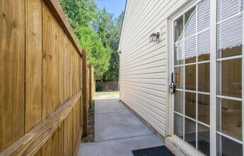 100 Glenlea Ln in Greenville, SC - Foto de edificio - Building Photo